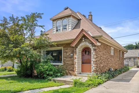 2337 S 81st, West Allis, WI 53219