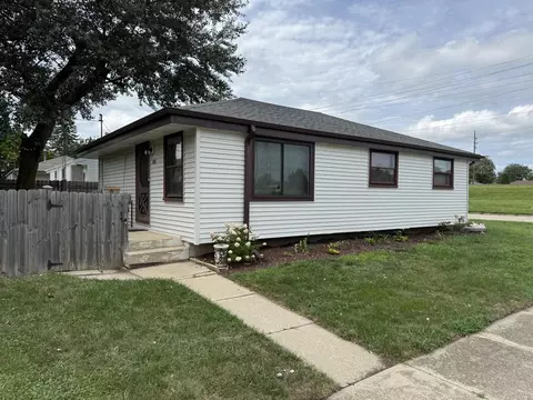 1900 W Lawn, Racine, WI 53405
