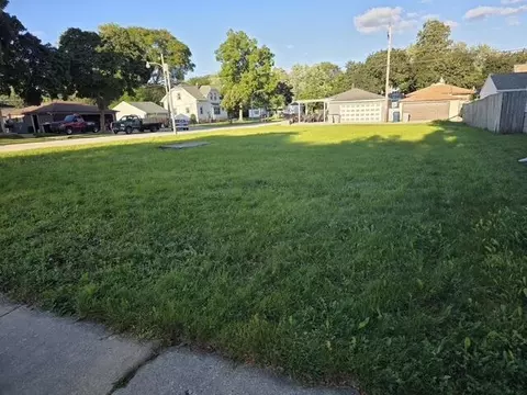 9727 W Ohio, Milwaukee, WI 53227
