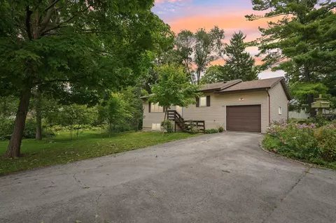 4320 S 35th, Greenfield, WI 53221
