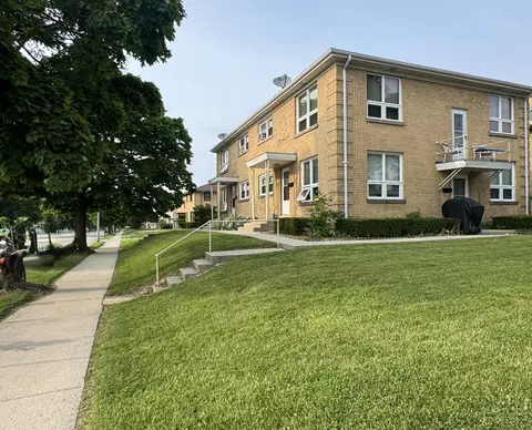 2220 S 99th, West Allis, WI 53227