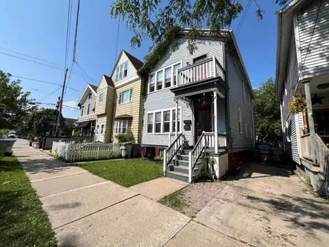 1709 N Astor, Milwaukee, WI 53202