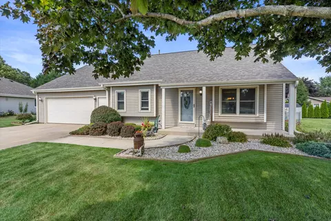 8230 W Southview, Franklin, WI 53132