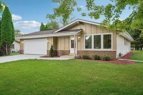 3382 Moraine, Richfield, WI 53033