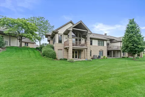 7510 W Tuckaway Pnes, Franklin, WI 53132