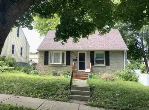 3819 S Arctic, Saint Francis, WI 53235