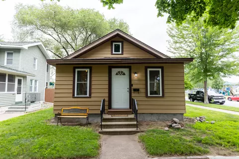 2302 Wood, La Crosse, WI 54603