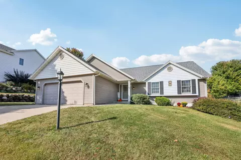 2708 Fox Hl, Waukesha, WI 53189