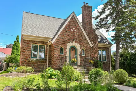 2722 Lefeber, Wauwatosa, WI 53210