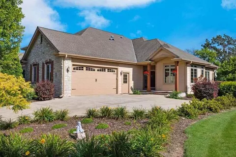 w162n5492 Westwind, Menomonee Falls, WI 53051
