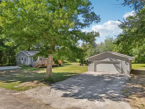 w1116 Mangrove Road, Bloomfield, WI 53128