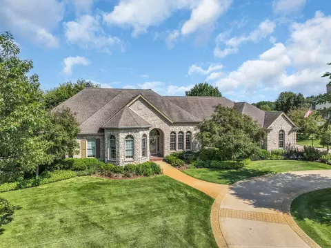 386 Steeple Pointe, Delafield, WI 53018
