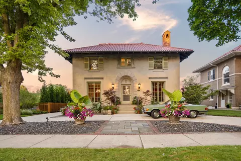 3432 N Shepard, Milwaukee, WI 53211