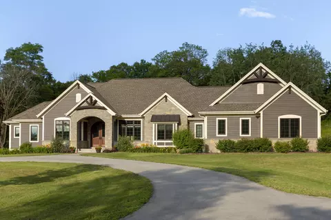 5146 Cedar Pointe, West Bend, WI 53095