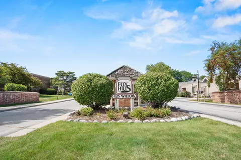 425 W Willow #101, Fox Point, WI 53217