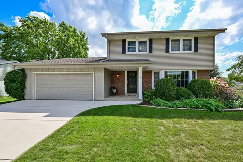 345 E Parkway Ests, Oak Creek, WI 53154