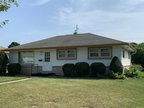 7425 W Honey Crk, Milwaukee, WI 53219