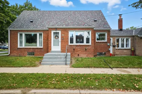 8226 W Arthur, West Allis, WI 53219