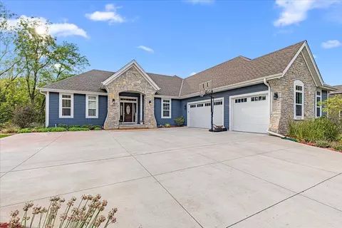 w225n7609 Woodland Crk, Sussex, WI 53089