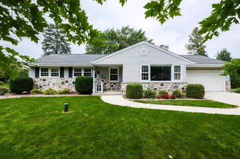12820 Winthrop, Brookfield, WI 53005