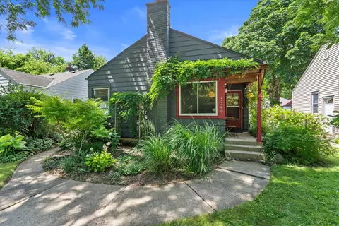 3349 S S Pne, Milwaukee, WI 53207