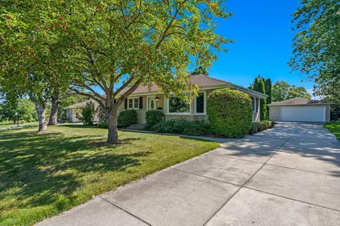 w146n8580 Macarthur, Menomonee Falls, WI 53051