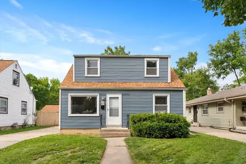 6222 W Fairmount, Milwaukee, WI 53218