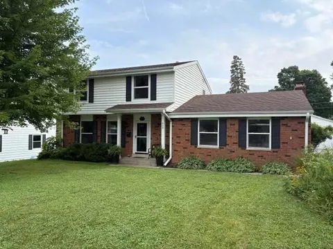 609 Braewood, Waterford, WI 53185