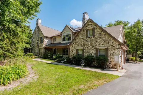 820 Pilgrim #C, Elm Grove, WI 53122