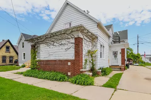 1715 Saint Clair, Racine, WI 53402