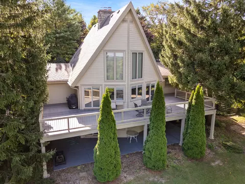 w254s6500 Mcgregor, Waukesha, WI 53189