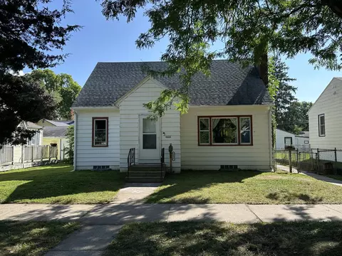 1826 Avon, La Crosse, WI 54603