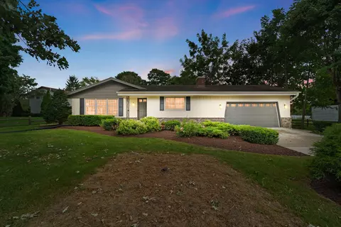 3543 W Hilltop, Franklin, WI 53132