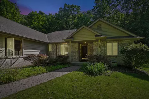 520 Bayberry, Slinger, WI 53086
