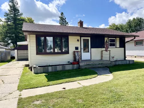 3715 Custer, Manitowoc, WI 54220