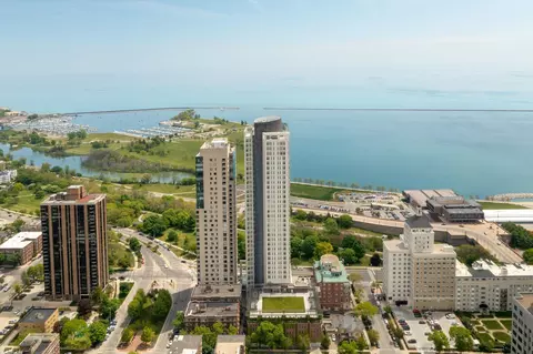 825 N Prospect #702, Milwaukee, WI 53202