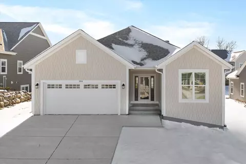 394 Sandy, Pewaukee, WI 53072