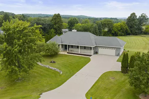 7195 Susan, Barton, WI 53090