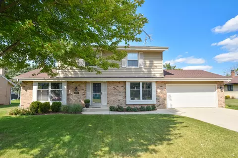 8866 W Bottsford, Greenfield, WI 53228