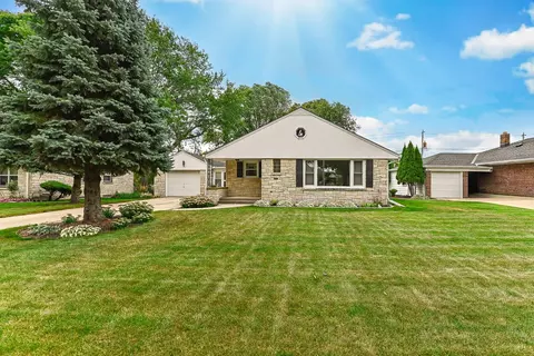 5433 W Hayes, West Allis, WI 53219