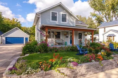 622 E Grv, Oconomowoc, WI 53066