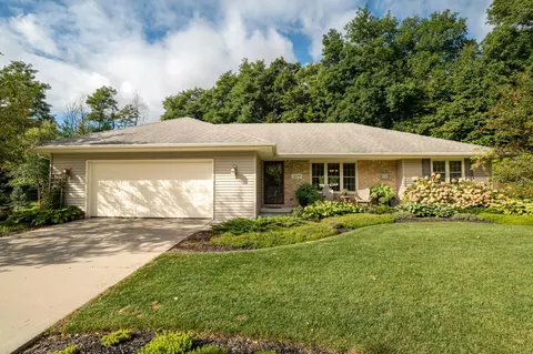 1579 Woodridge, Port Washington, WI 53074