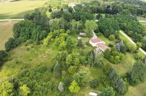 1093 Ulao, Grafton, WI 53024