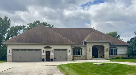 n52w35577 W W Lk, Oconomowoc, WI 53066