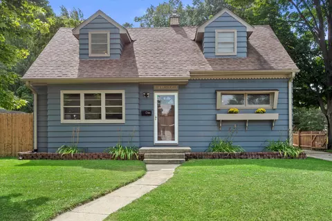 301 E Lincoln, Hartford, WI 53027