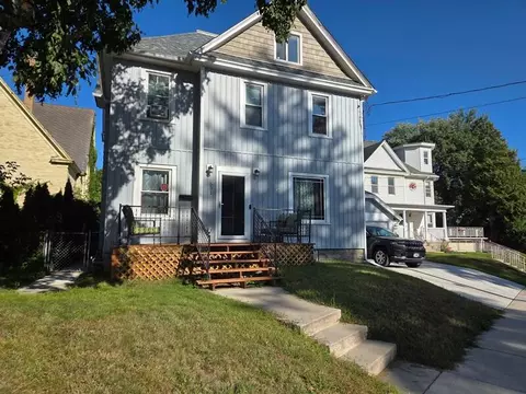 631 N Water, Manitowoc, WI 54220