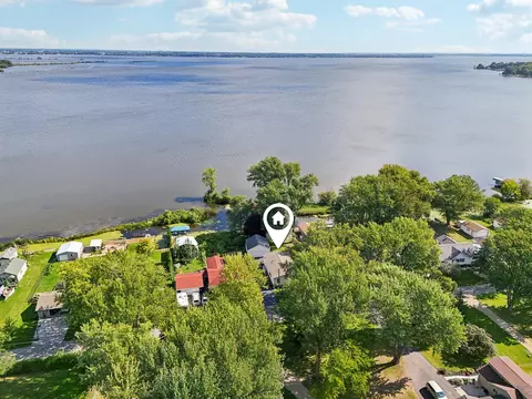 5426 E Reighmoor, Omro, WI 54963
