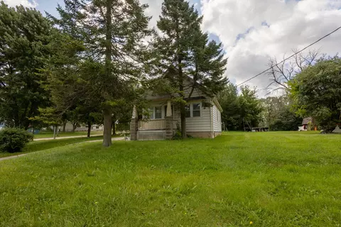 2325 W Kimberly, Milwaukee, WI 53221