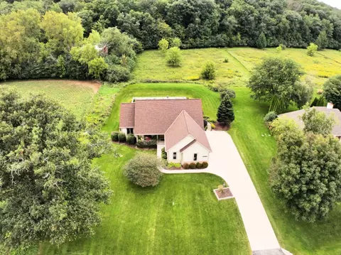 n73w30773 Kentucky Oaks, Merton, WI 53029