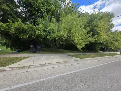 521 W Wisconsin, Pewaukee, WI 53072